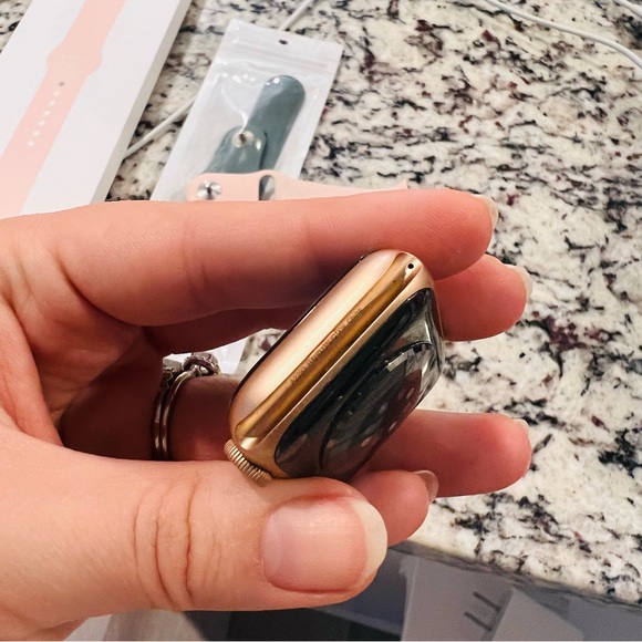 Apple | Series 6 Watch (GPS + Cellular) 40mm Gold Aluminum w/ Pink Sport Band - Picture 13 of 16